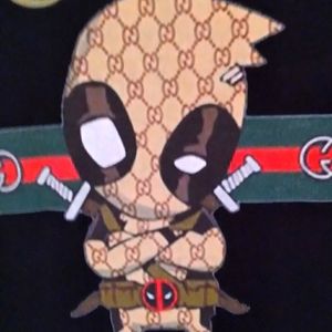 Black Heavy Cotton Deadpool  T-shirt.   Mens